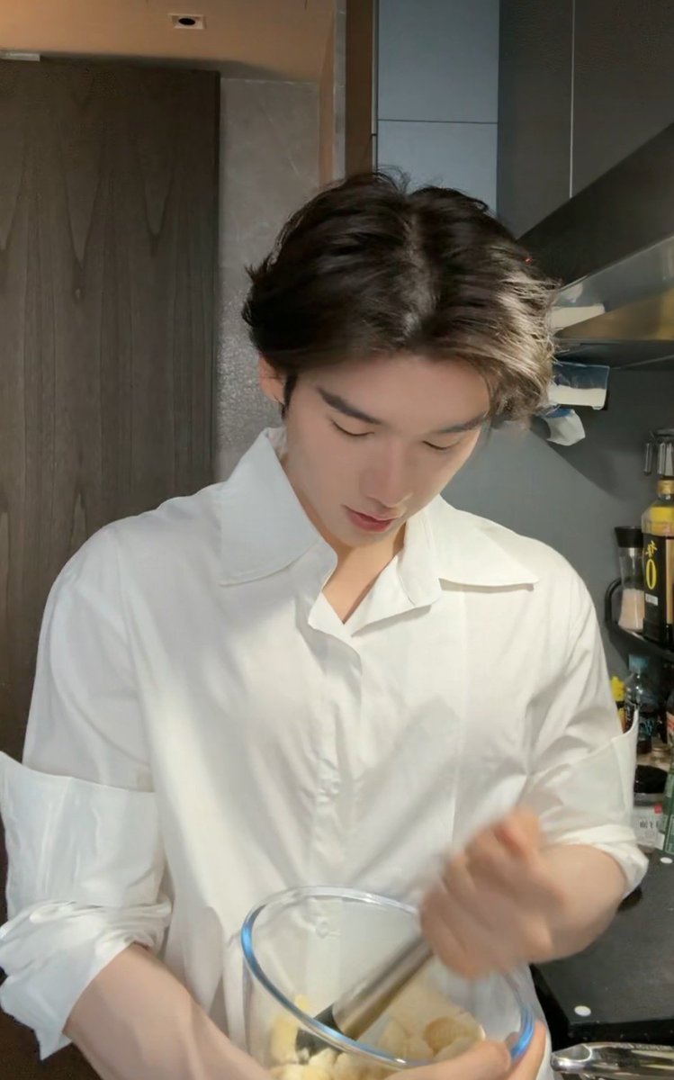 imchocobanana's tweet image. สองภาพนี้มีเส้นบางๆกั้นอยู่ ระหว่างมัมหมีกับมัมหมา😭😭😭