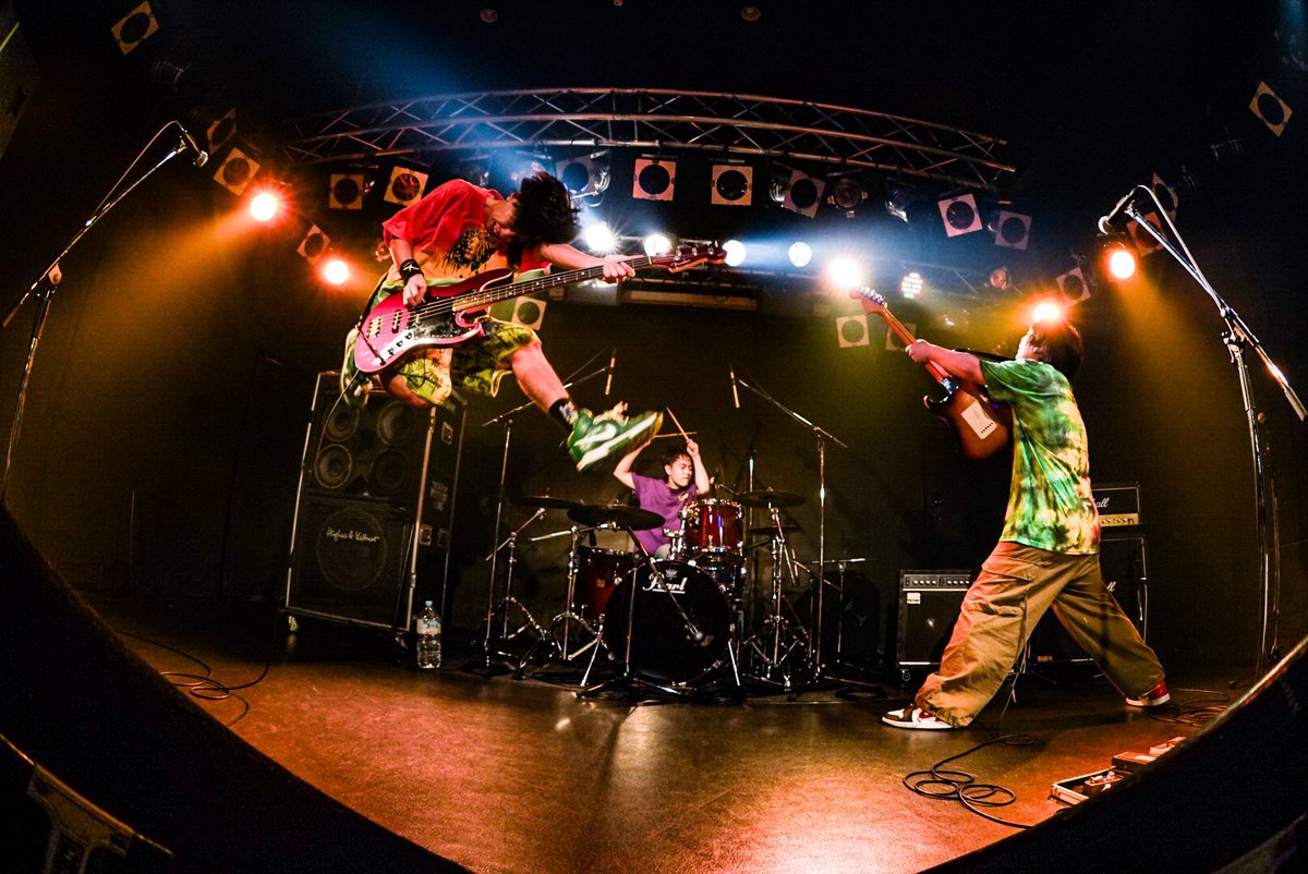 Pierce_kochi_OA's tweet photo. .       ＼＼✨SPECIAL THANKS✨／／

  　　      KOCHI IRIS SINGLE 
　　      RELEASE PARTY LIVE
　　       青に咲く、春を歌う日

ありがとうございました！✨レコ発おめでとう！！🎉🎉🎉🎉🎉

NEXT LIVE▶️5/24高知BAY5 SQUARE 🏃
復活10th ANNIVERSARY 大大大爆発🏃 https://t.co/4LYIiSWbl8