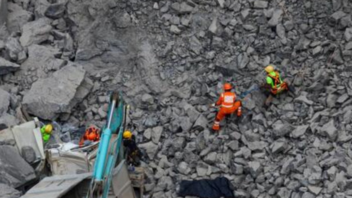 udayindiaNews's tweet image. #BigNews 🚨Five die as rocks cave in at stone quarry site in Tamil Nadu
#TamilNadu #RockCave #Incident