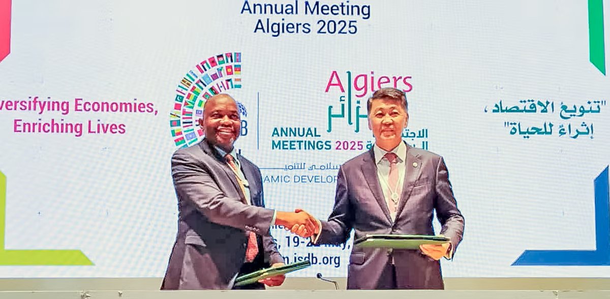 UN Women Africa (@unwomenafrica) on Twitter photo UN Women WCARO & <a href="/IOFS_Official/">Islamic Organization for Food Security</a> are joining forces to boost women's empowerment in agri-food systems. A new MoU signed at #IsDB2025 marks a key step toward stronger female leadership in strategic value chains. 🔗 unwo.men/caSJ50VVwcx
#WomenInAgriculture #ForAllWomenAndGirls UN Women WCARO & <a href="/IOFS_Official/">Islamic Organization for Food Security</a> are joining forces to boost women's empowerment in agri-food systems. A new MoU signed at #IsDB2025 marks a key step toward stronger female leadership in strategic value chains. 🔗 unwo.men/caSJ50VVwcx
#WomenInAgriculture #ForAllWomenAndGirls