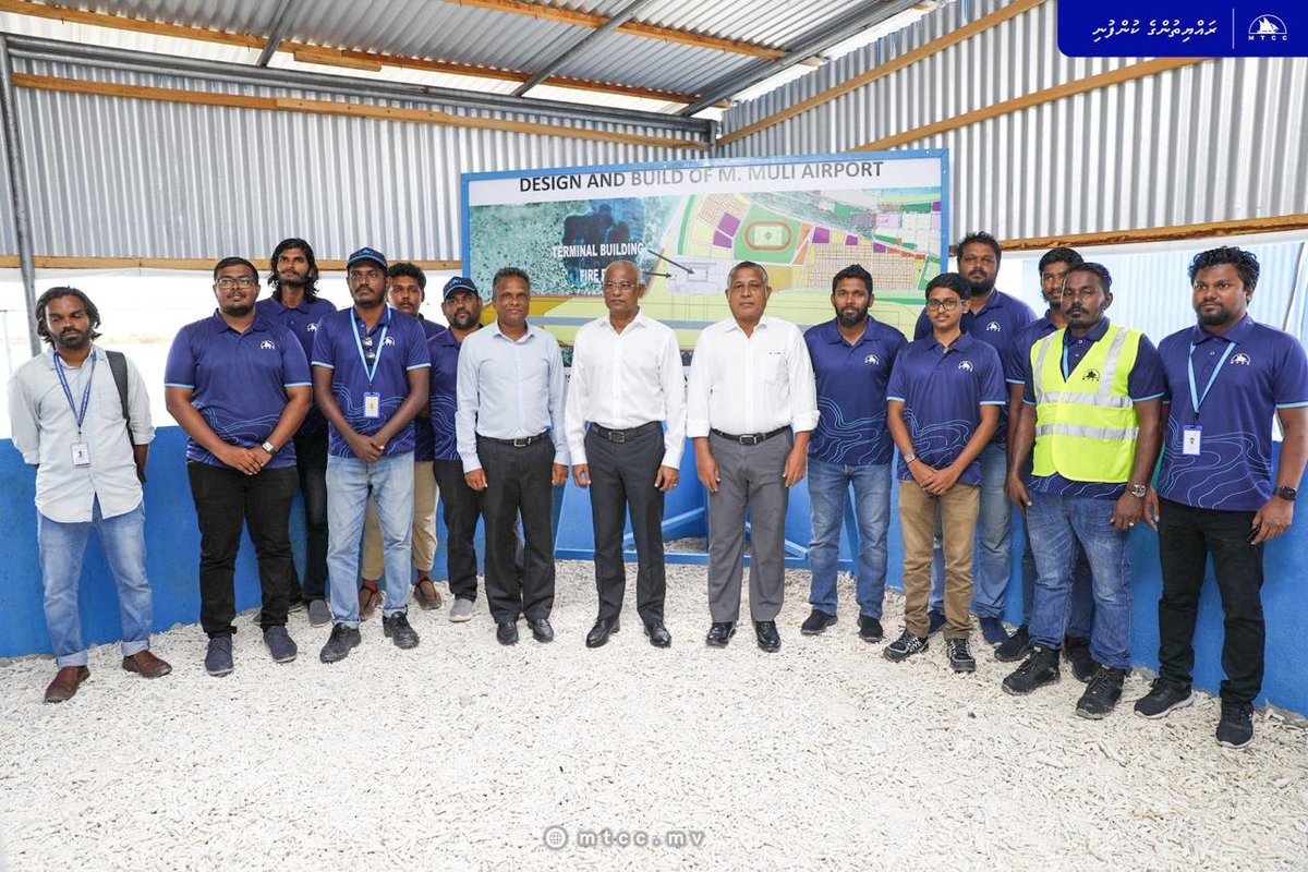 MDPSecretariat's tweet photo. ރައީސް އިބްރާހިމް މުހައްމަދު ސާލިހުގެ ސަރުކާރުގައި ތަރައްގީކުރަން ފެށުނު މ. މުލީ އެއަރޕޯޓްގެ ހިދުމަތްތައް ފެށުމުގެ މުނާސަބަތުގައި މ. އަތޮޅުގެ ހުރިހާ ރައްޔިތުންނަށް ހޫނު މަރުހަބާއެއް މިޕާޓީގެ ފަރާތުން ދަންނަވަން. އެމްޑީޕީގެ ސިޔާސަތަކީ އިގުތިސޯދީ އަދި އިޖުތިމާއީ މަންފާ ހުރިހާ ރައްޔިތުންނަށް ލިބޭނެ ފަދަ ފުރިހަމަ ދަތުރުފަތުރުގެ ނިޒާމަކުން މުޅި ރާއްޖެ  ގުޅައިލުން.
