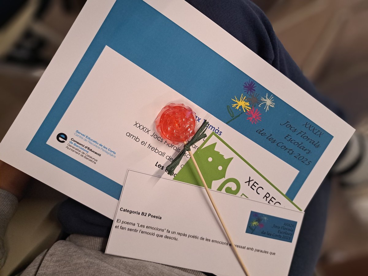 💫 Quina emoció viure els Jocs Florals del barri!!!
Nens i nenes d'infantil, cicle inicial i cicle mitjà han estat guanyadors! 
Paraules plenes de creativitat i emoció.  Moltes felicitats escriptors/es!!!!