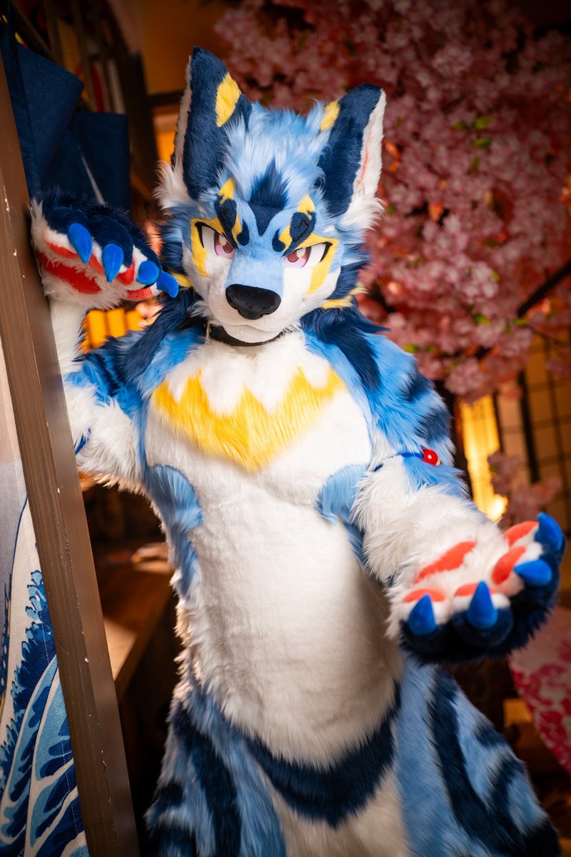 聽說今天是5月20號
「我愛你」的話
你願意跟我浪跡天涯嗎

今日は5月20日だと聞きました。
「愛してる」って言ったら、
一緒に世界を旅してくれますか？

I heard today is May 20th.
If I say “I love you,”
would you be willing to roam the world with me?
#Furmony #FursuitEveryday