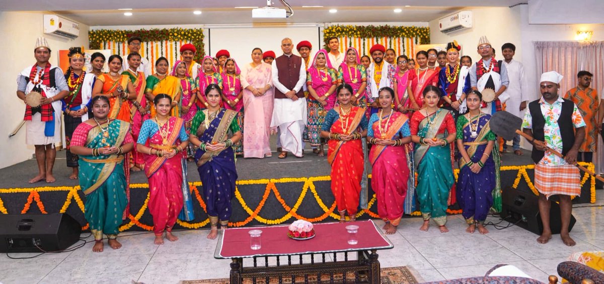 ADevvrat's tweet image. आज राजभवन, गांधीनगर में गोवा, सिक्किम और महाराष्ट्र राज्य का स्थापना दिवस भव्यता के साथ मनाया गया। 

मैं गोवा, सिक्किम और महाराष्ट्र के सभी नागरिकों को स्थापना दिवस की हार्दिक शुभकामनाएं देता हूं।

#EkBharatShreshthaBharat #GoaDay #SikkimDay #MaharashtraDay #nationalintegration