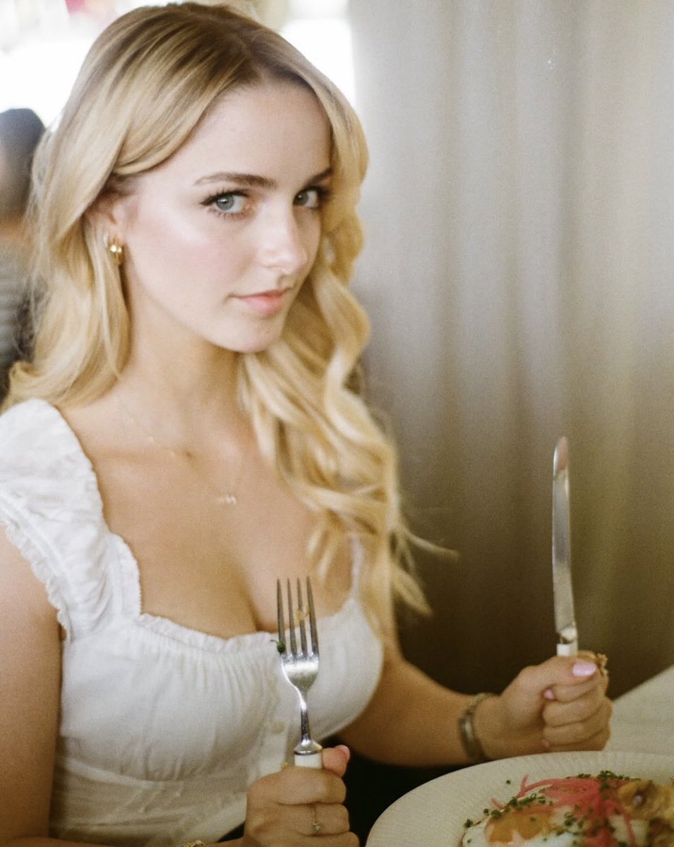 thngergames's tweet image. essa foto nova da mckenna grace é tão maysilee donner