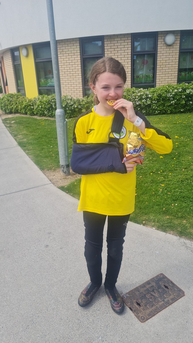 riflly21's tweet photo. @IrelandFootball @Everton 
My little girl suffered a fractured collarbone last week at her match as goalie
She's obsessed with courtney! Any chance of a shout out for a speedy recovery for Amelia Hanlon 
She has the Ireland AND Everton Jerseys, a major fan! https://t.co/0hLGvSvfyo