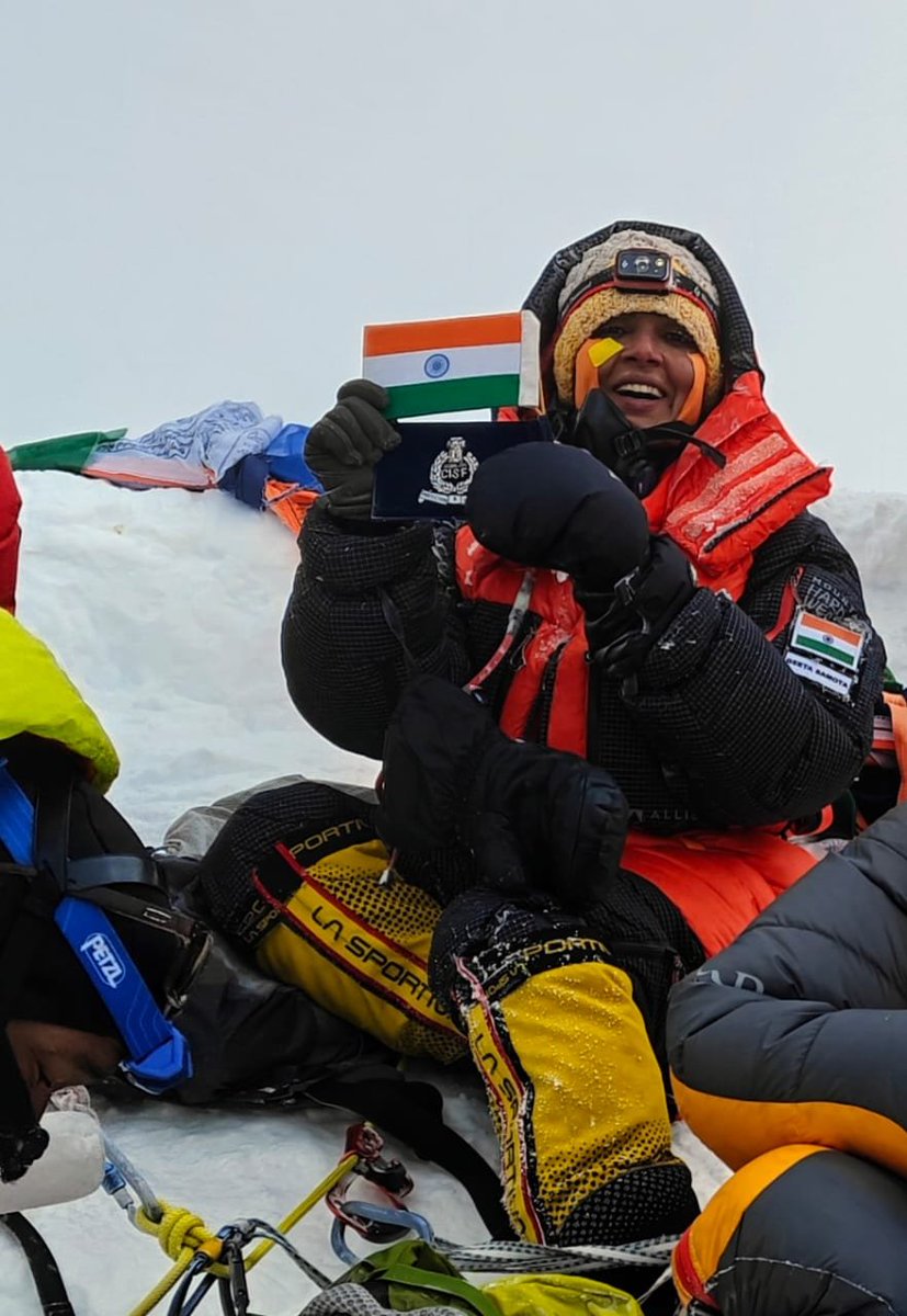 MeghUpdates's tweet photo. 🚨🇮🇳 Sub-Inspector Geeta Samota of CISF made HISTORY by conquering Mount Everest—the highest mountain on Earth. https://t.co/MIeswRFCPB
