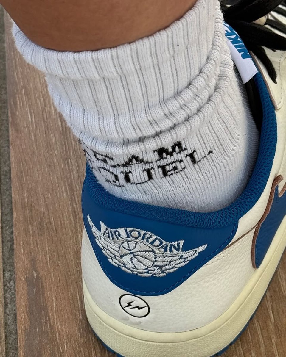 FRAGMENT DESIGN × TRAVIS SCOTT × NIKE AIR JORDAN 1 LOW