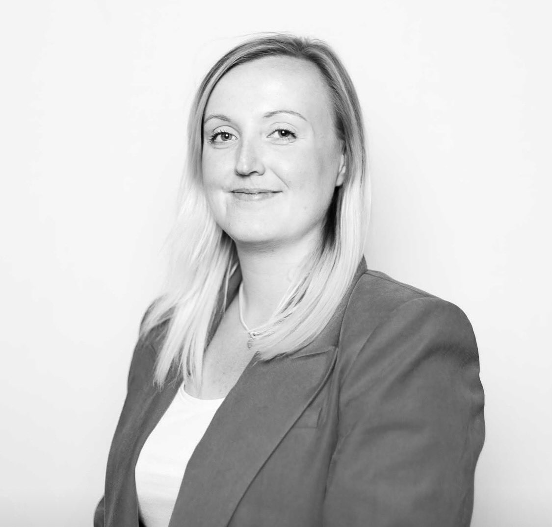 Fresson_and_Tee's tweet photo. Huge congratulations to Becky Robertson of our team who has passed her APC and is now an RICS qualified Chartered Building Surveyor. 🤝🎉👏🍾
#fandt #buildingconsultancy #charteredsurveyors #architects #rics #apc #qualified #celebrations https://t.co/D49wWToF11