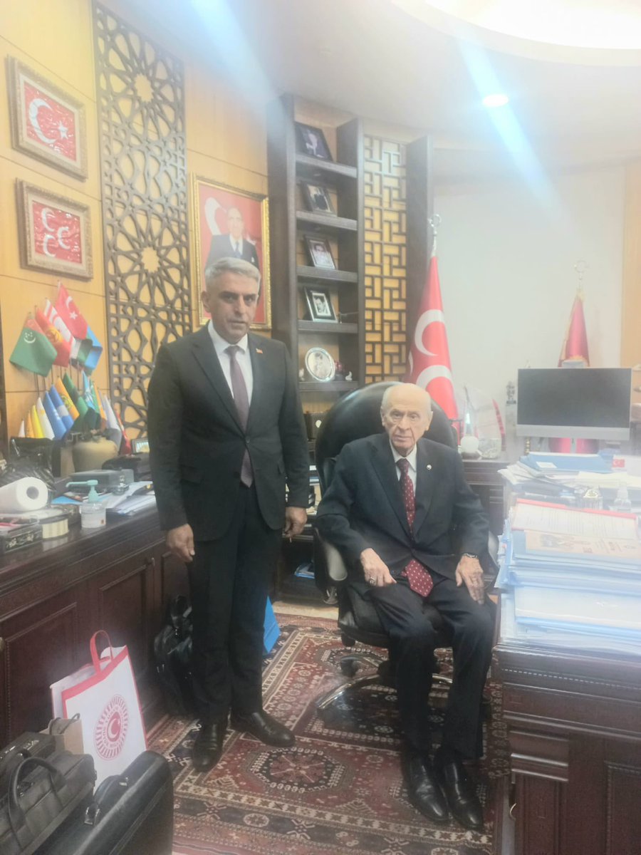 Liderimiz Genel Başkanımız Sn. Devlet Bahçeli Beyefendiyi ziyaret ederek geçmiş olsun dileklerimizi iletip, hayır dualarını aldık.
Allah başımızdan eksik etmesin.
Hayırlı, sağlıklı ve uzun ömürler versin.