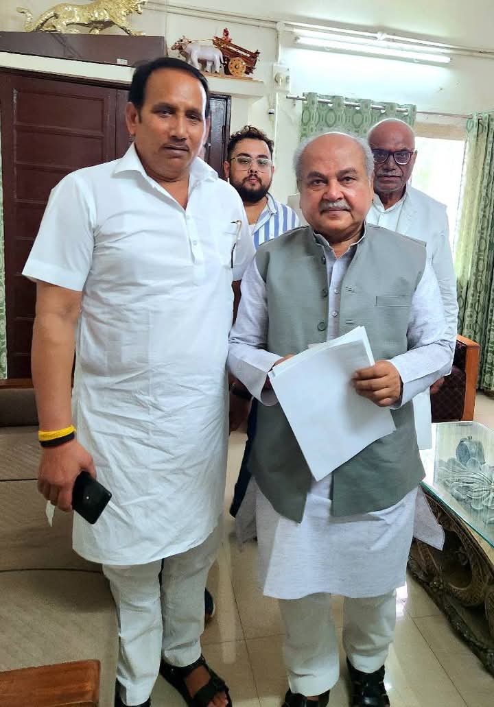 हम सबके #वरिष्ठ_नेता विधानसभा अध्यक्ष 
भारत सरकार के पूर्व केंद्रीय मंत्री 
आदरणीय श्री <a href="/nstomar/">Narendra Singh Tomar</a> जी से 
आज भोपाल प्रवास के दौरान मुलाकात हुई।