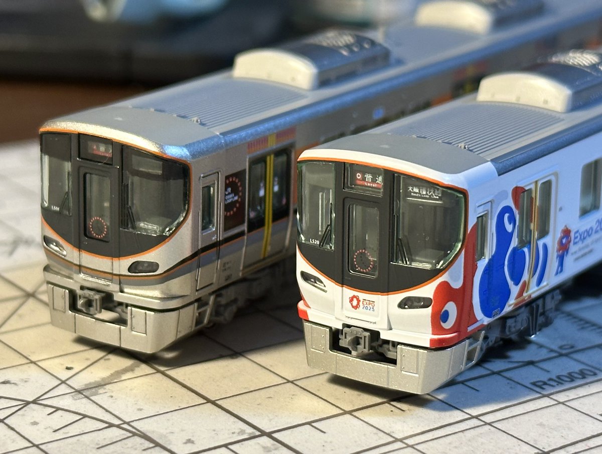 博多トミオ 本日発売のKATO323系万博ラッピングを引き取ってきました。TOMIXは側面