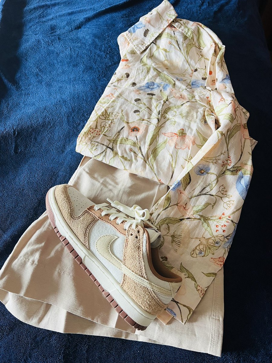 Storm24Jenkins's tweet photo. Photoshoot Fresh #summerpreview @outfitgrid resort wear anywhere continues with floral linen button up & shorts @hm paired with medium curry dunks @Nike to make the outfits complete! What are your go to looks for the summer ? https://t.co/gzoPnMqns5