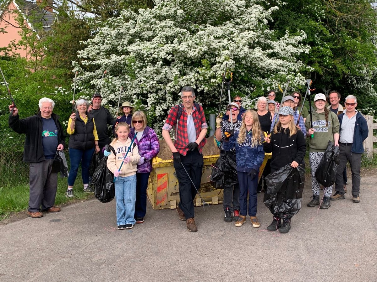 DunmowWaste's tweet image. The Wivenhoe Societies completed a fantastic riverbank litter pick over the weekend as part of the #GreatBritishSpringClean 🏞️
We’re proud to have supported their efforts once again by donating a skip.

#Brightlingsea #SkipHire #Community #LitterPick #Volunteers #Wivenhoe