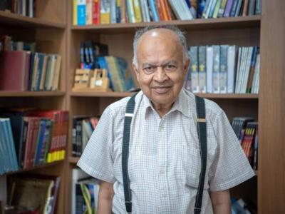 N1khlya's tweet photo. Dr. #JayantNarlikar wasn’t just a scientist,  he was the reason science felt magical. He made astronomy and science fiction accessible to curious kids and generations of students. For many of us, he was the gentle hand that opened the door to science fiction. श्रद्धांजली. https://t.co/dYtReGZ4Lr