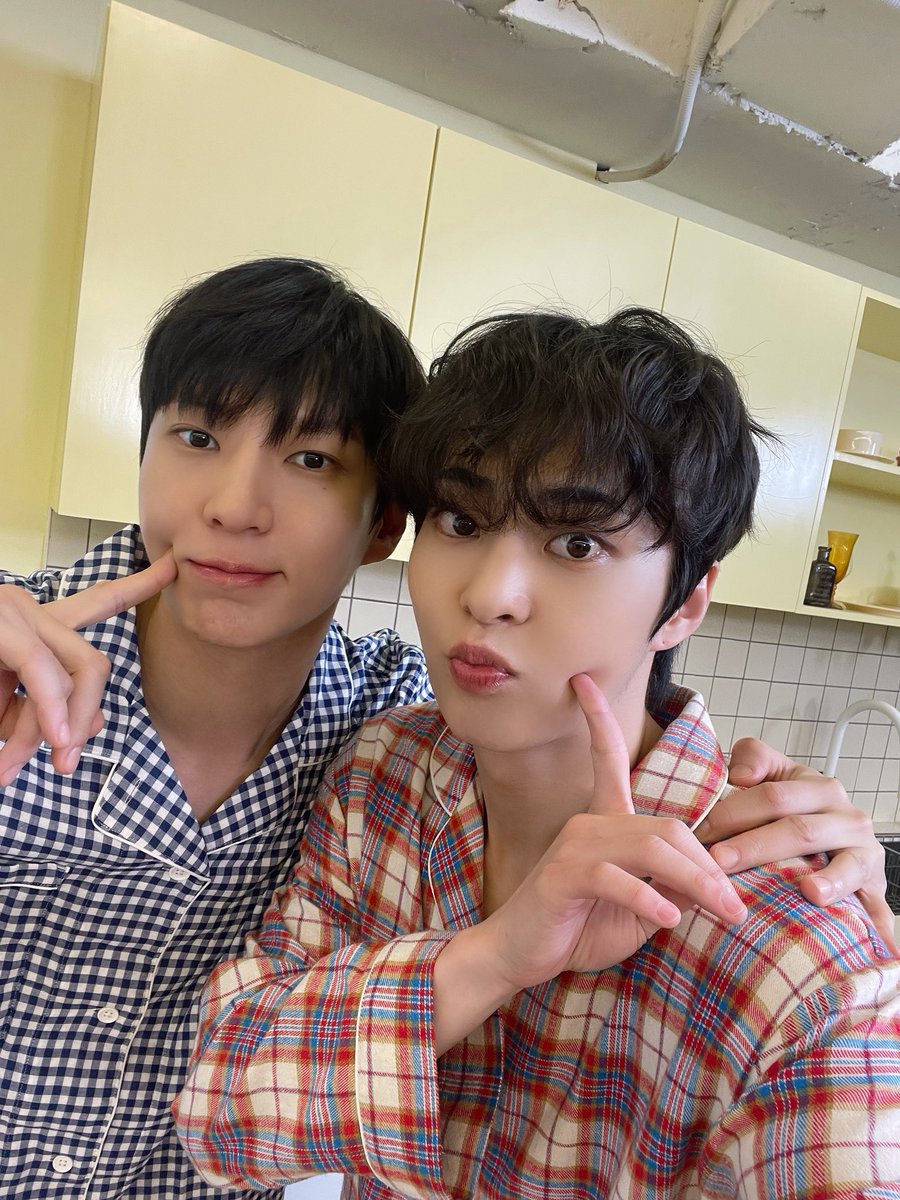 슈밍의 라면가게🍜

레오님과 함께한 첫 슈밍의 라면가게!!
처음이라 서툴지만 앞으로 더 재밌는 모습 많이 보여줄게요!!😊

#시우민 #XIUMIN #슈밍의라면가게