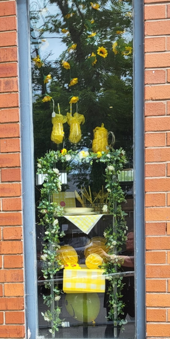 💛🌼 Hello Yellow Week has landed at our charity shop! 🌼💛

Our windows are shining bright with yellow to celebrate Hello Yellow Week &amp; raise awareness of the life-saving work we do here at Lincs &amp; Notts Air Ambulance 🚁

#HelloYellowWeek #LNAA #ShopSupportSaveLives