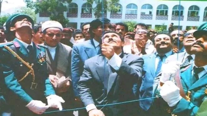 أجمل لقطة وأجمل لحظة في تاريخ اليمن،،
وعلى من لم يدرك هذه اللحظة،،أن يعلم أننا عشنا ذلك اليوم أسعد شعوب الأرض،،،على من لم يدرك تلك اللحظة أن يعمل كي يتذوقها مرة أخرى.#قروبات_البابلي_للاضافات
