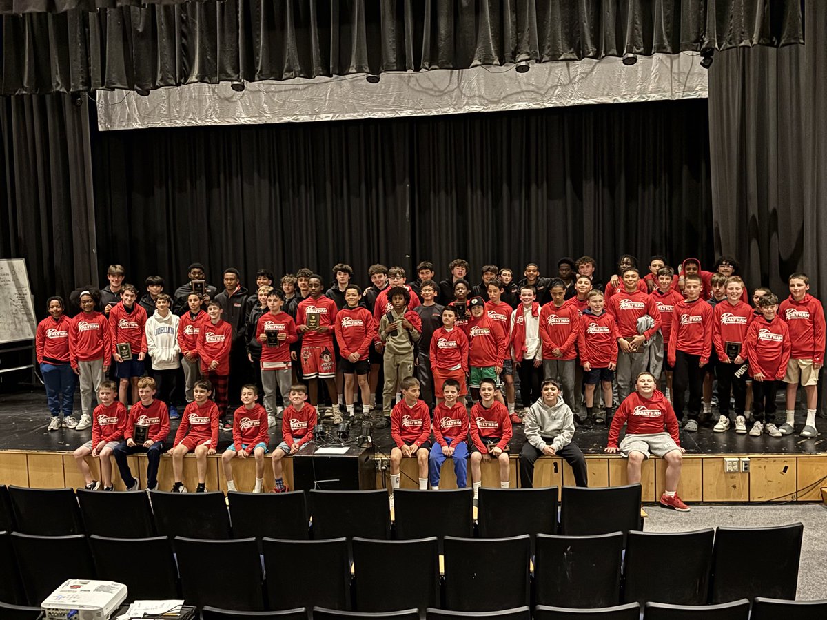 WalthamHoop's tweet image. The future on stage! Strongest our youth program has been in years! And special as the last Wilder leaves the program, can’t wait to coach my nephew at WHS, special kids coming!! Reasons to stay the course @WHawkSAthletics