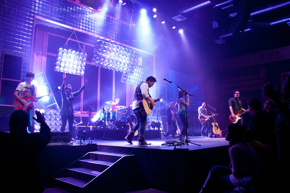 churchstages's tweet image. Paint Can Lids

Isaiah Franco from Sandals Church in Riverside, California brings us this last minute stage success.

churchstagedesignideas.com/paint-can-lids/

#churchstagedesignideas #lightingdesigner