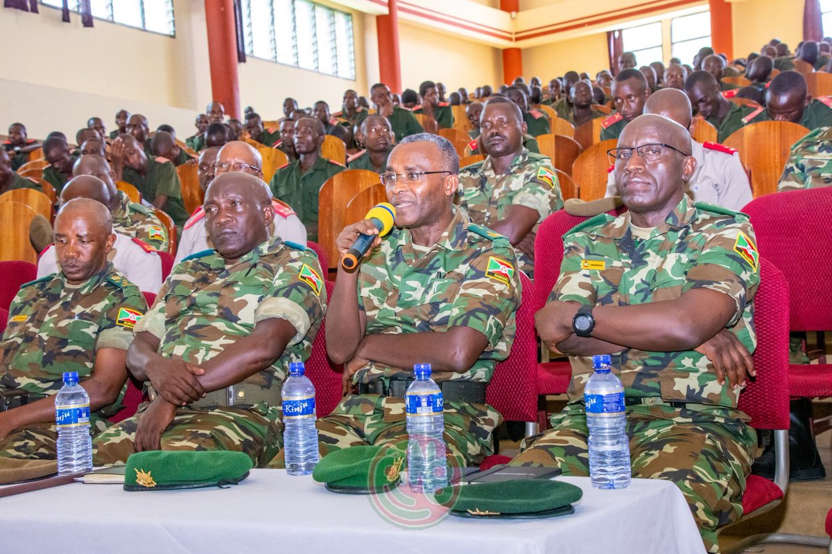 BEYE2021's tweet image. 3/Basiguye ukuntu ishure rya #ISCAM ryashinzwe hamwe n&apos;ikiganiro ku buhinga bushasha, bashimika ku ngorane zo kwiyunguruza kubera ikena ry’igitoro hamwe n&apos;uko bikenewe guteza imbere imodoka zikoresha umuyagankuba.