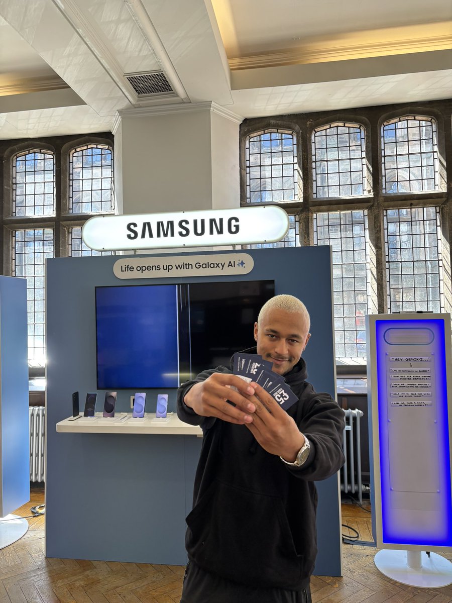 Samsung Galaxy Hangouts 📲✨ at the SRC Welcome Point all this week!

Come down Monday-Friday, 9am-5pm, to learn more about the new cutting edge product range, and have a chance to win a big tech bundle 🏆 or a £5 voucher for any @uofgfood outlet on campus! 🍔

#ad