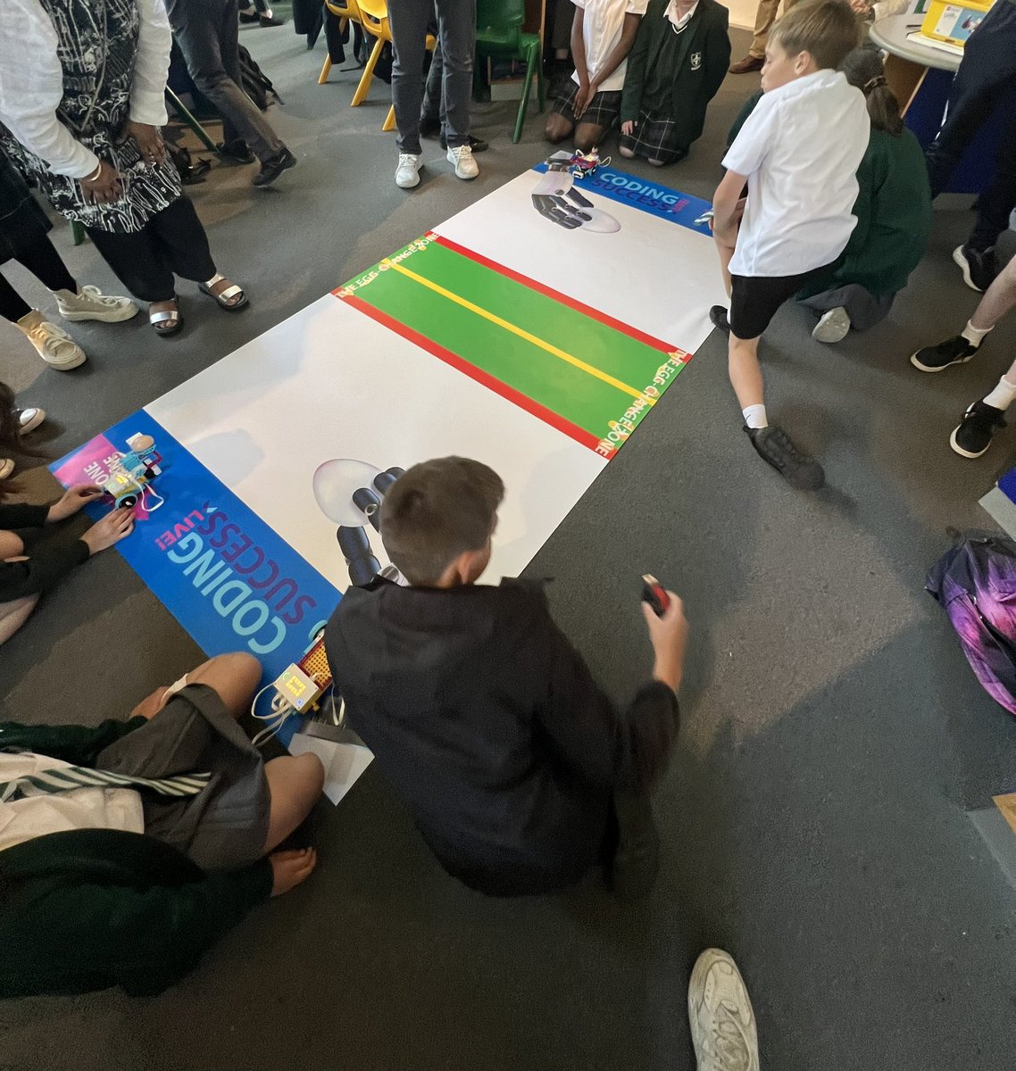 cheamparkfarm's tweet image. What a triumph! Our brilliant coders built their own egg exchange robots today, and after many attempts, they finally achieved a successful exchange! Everyone has been so impressed of their perseverance and ingenuity! #WeAreLEO 🦁 #LEGOSpike @LEOacademies @raisingrobots