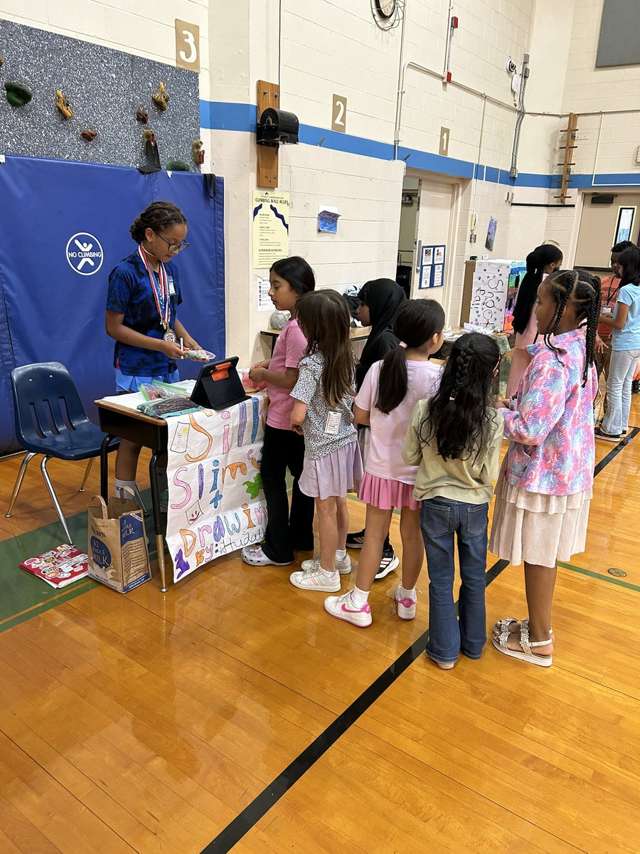 amanda_spear4's tweet image. 4th grade Market Day was a success! Students made real world connections and created a business that sold either a hands on product or a service. Loved having so many @MSTMAGNET teachers and students support our young entrepreneurs yesterday. 💵#RISDBeTheOne #PBL #4thgrademath