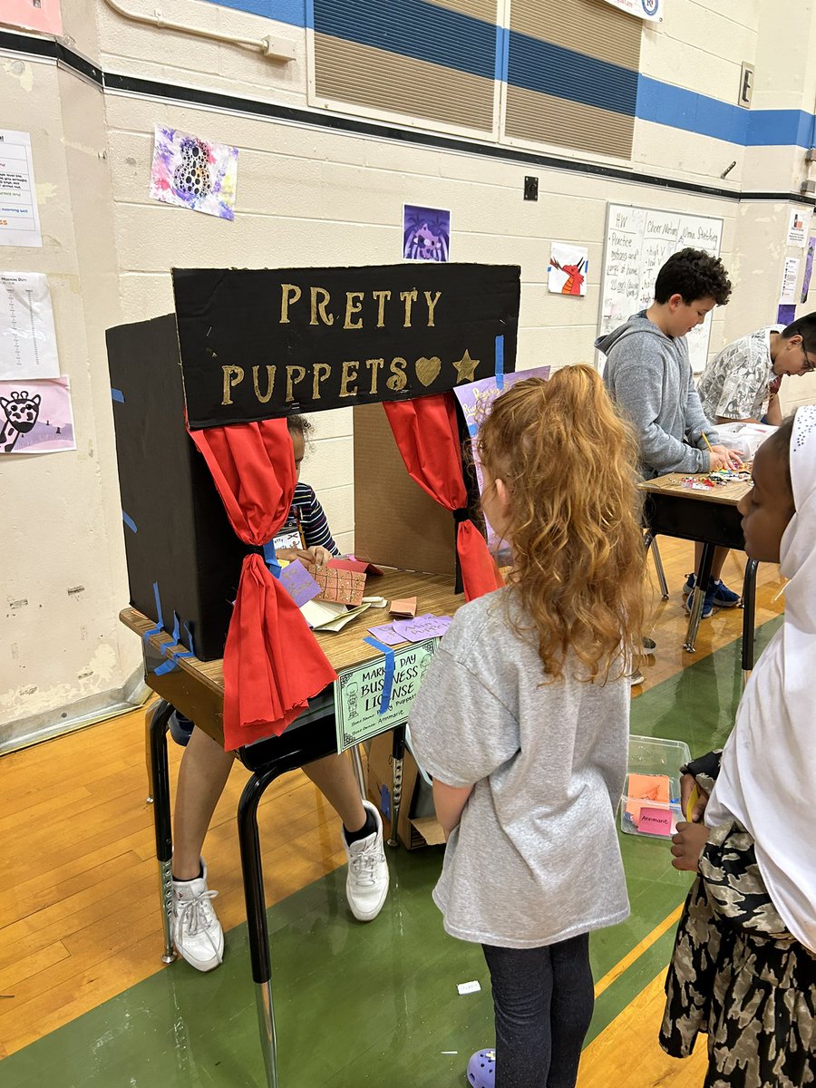 amanda_spear4's tweet image. 4th grade Market Day was a success! Students made real world connections and created a business that sold either a hands on product or a service. Loved having so many @MSTMAGNET teachers and students support our young entrepreneurs yesterday. 💵#RISDBeTheOne #PBL #4thgrademath