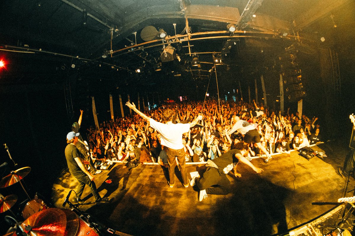 THANK YOU, KÖLN 🇩🇪
One of our favorite shows we’ve ever played. Can’t wait to be back.

TONIGHT - Hamburg, DE at Knust - LOW TICKETS

photos by <a href="/anthnypurcella/">anthony</a>