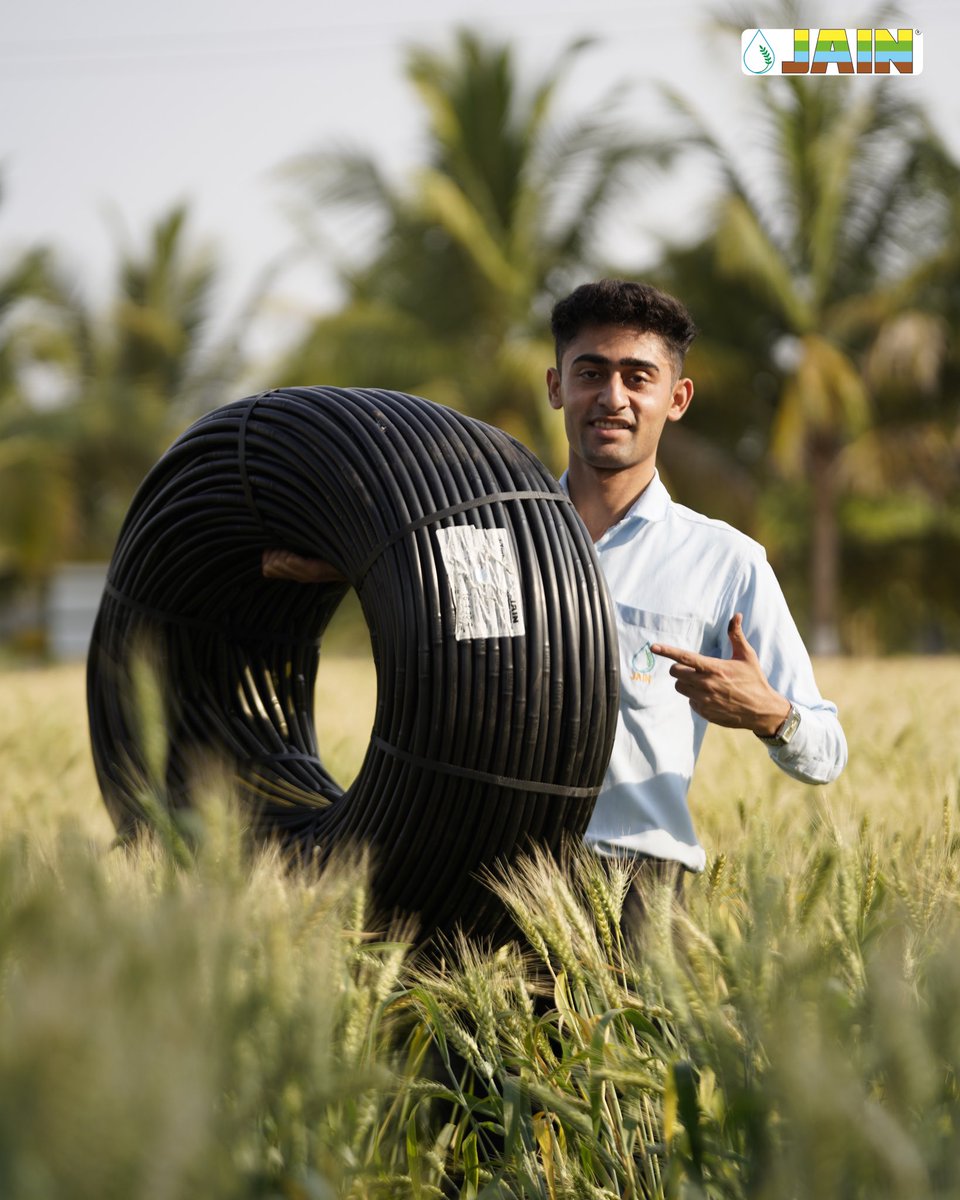 JainIrrigation's tweet photo. Precision in his hands, progress in the field!
Every coil of Dripline is a step toward sustainable farming 🌱 💧
Confidence you can see, results you can trust 💯😎
Jain Irrigation, growing #MoreCropPerDrop ✅
#AgTech #AgriTech #JainDrip #JainIrrigation #JISL https://t.co/SMN4z3KT6l