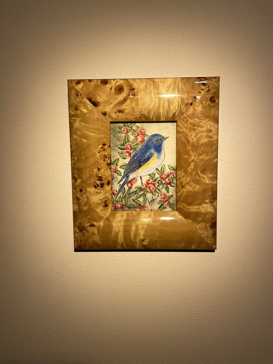 yuzuru04's tweet photo. 星響子先生@kyoko_dolce 
の作品「内なる幸せ」を
お迎えさせて頂きました
絵は勿論額装も素敵な作品なので
職業柄ライトアップせずにはいられませんでした
本当に素敵な作品です。 https://t.co/x62uqcaWRV