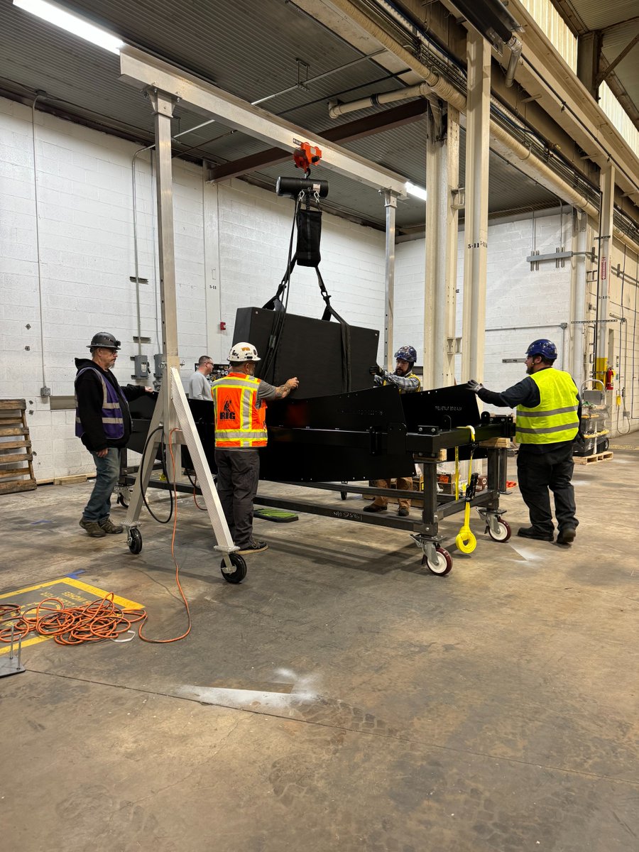 GoStarkTech's tweet image. 32 massive speaker arrays, each 6,000 lbs, are being installed at Highmark Stadium for the Buffalo Bills in 2026! 🎉 Each array has 5 subwoofers and 9 loudspeakers, mounted 191 feet high for an immersive audio experience for Bills Mafia! 🔊 #BillsMafia #HighmarkStadium