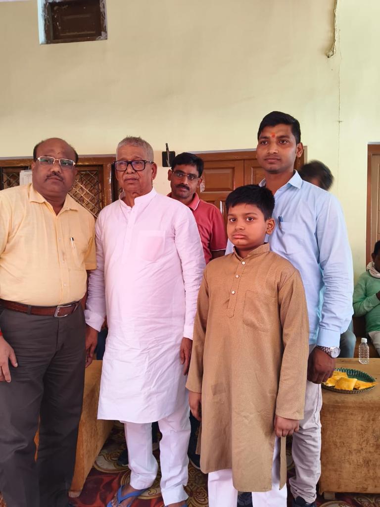 ShaileshAzadSln's tweet photo. महाराणा प्रताप डिग्री कॉलेज, उतुरी सुल्तानपुर में अभिभावक #सदस्य_विधान_परिषद, सुल्तानपुर-अमेठी श्री शैलेन्द्र प्रताप सिंह जी, प्रमुख अखिलेश प्रताप सिंह(डिंपल)जी के यहां श्री बजरंगबली जी के नव-निर्मित मंदिर में आयोजित भव्य महाप्रसाद भंडारे में सम्मिलित होने का सौभाग्य प्राप्त हुआ। https://t.co/I4XNP0Q2Er