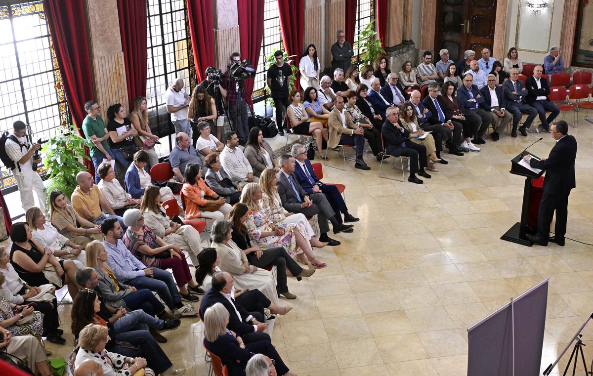 Ballesta_Murcia's tweet photo. Proyecto Hombre cumple 30 años de entrega, de luchar por quienes más lo necesitan, de hacer que lluevan sueños para los demás.

La sociedad se divide entre los prescindibles y los imprescindibles. Vosotros estáis entre los segundos.

Murcia es mejor gracias a vosotros. https://t.co/e2vTMi0O3K