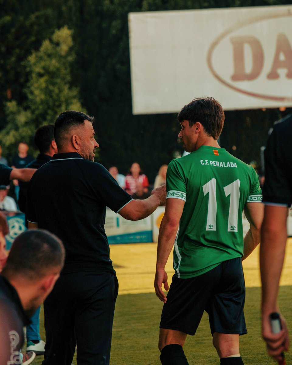 CFPeralada's tweet image. 𝗧𝗲𝗿𝗰𝗲𝗿𝗮 𝗱𝗶𝘃𝗶𝘀𝗶ó 🟢

📸 Play-off vibes!
Reviu el partit en imatges! 💚👇

#SomPeralada #ForçaVerds #OrgullPeralada #Playoff2025 #FinsAlFinal #SomVerds