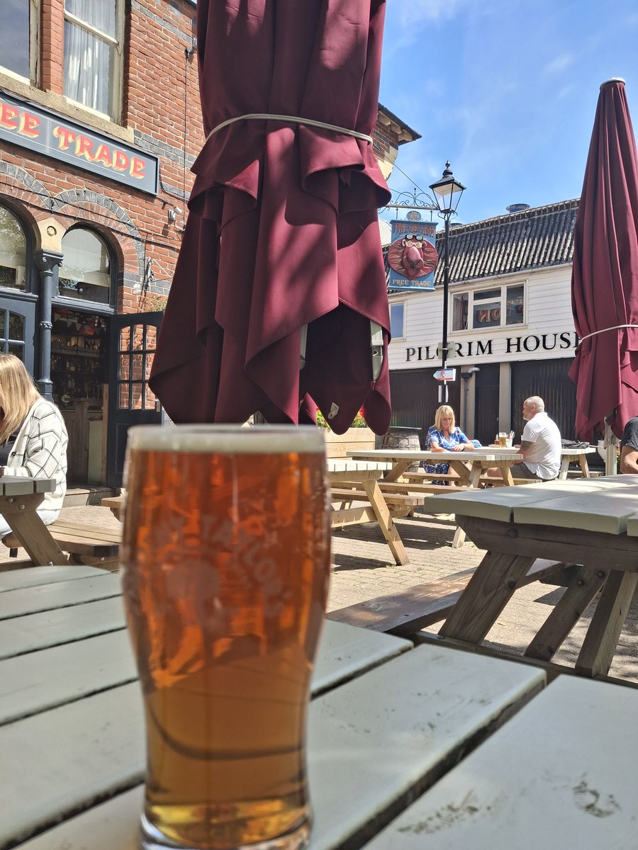 Ken_F55's tweet photo. @TimothyTaylors Enjoying a pint of  #Landlord @RedLionWeymouth https://t.co/g1ZmsMnMDV