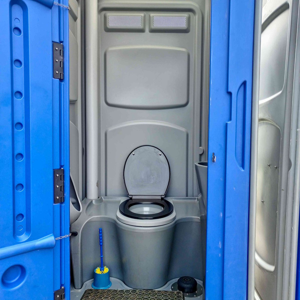 mobiletoiletsng's tweet image. Even Tokunbo Wahab would agree it’s time to end open defecation in our communities.
Sachio Mobile Toilets is leading the charge with clean, accessible toilets for all events &amp;amp; public spaces.
Let’s build a cleaner, safer Lagos.
Partner with us today.
08187692998
#EndOpenDefecation