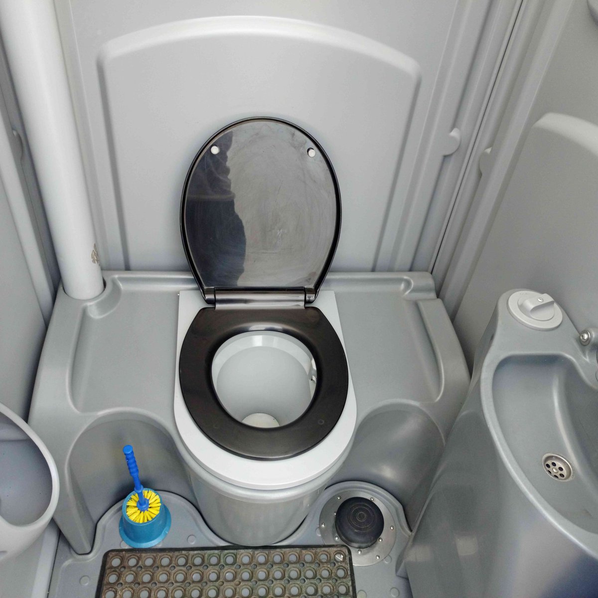 mobiletoiletsng's tweet image. Even Tokunbo Wahab would agree it’s time to end open defecation in our communities.
Sachio Mobile Toilets is leading the charge with clean, accessible toilets for all events &amp;amp; public spaces.
Let’s build a cleaner, safer Lagos.
Partner with us today.
08187692998
#EndOpenDefecation