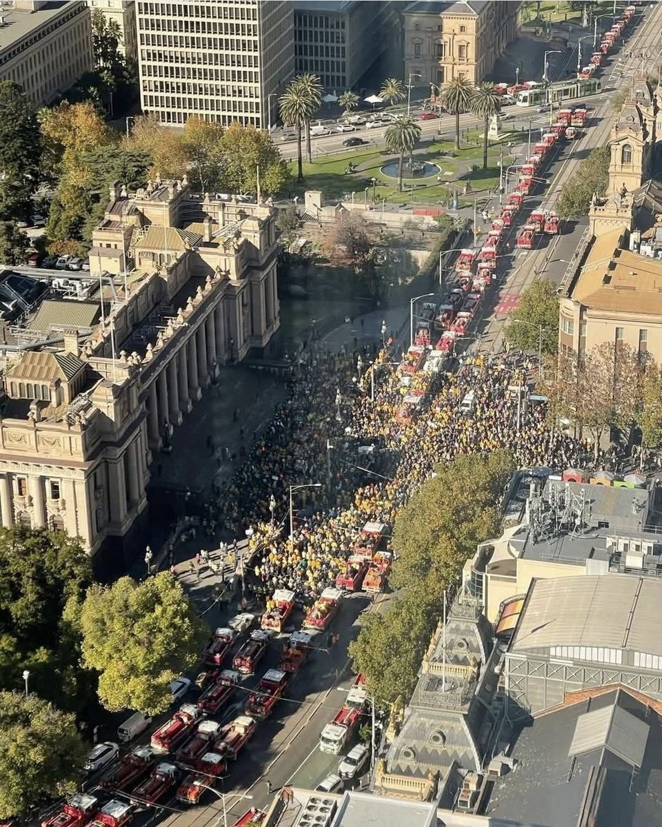 Farmers and firefighters have had enough of Victoria's dystopian overreach.

Australia stands with them 🇦🇺