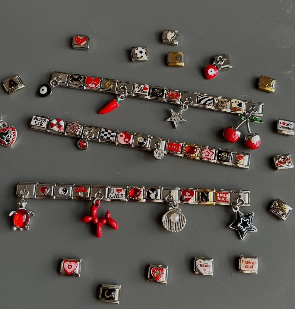 Make your own bracelet ✮ ⋆ ˚｡𖦹 ⋆۝

— italian charm bracelet / gelang italia / gold / silver / stainless steel / elegan / artsy bracelet / kalcer / gelang skena /  y2k / summer / vintage / disney 
cr pict: pinterest