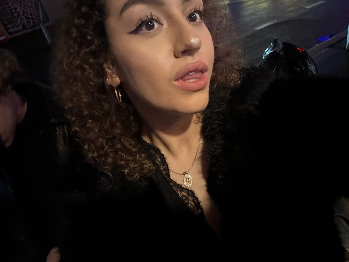 __444virgo's tweet image. I ❤️ WINGED EYELINER