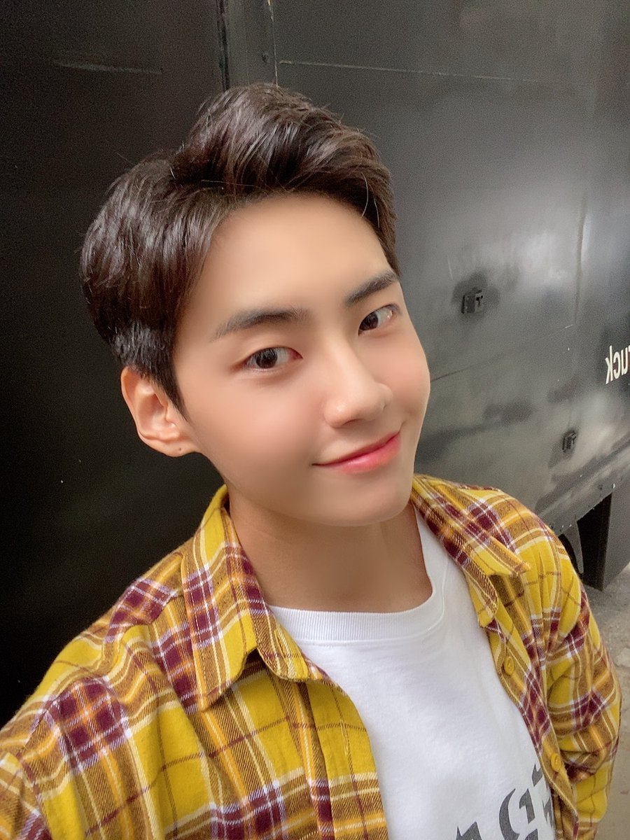 LJH_official's tweet photo. [📸]

그동안 목진이 아껴주신 모든 분들, 
그리고 디어엠을 사랑해주신 
시청자 여러분 진심으로 감사합니다.
목진이를 통해 새로운 모습 보여드릴 수 있어서 
참 감사한 시간이었습니다.🫶💙

#이진혁 #LEEJINHYUK https://t.co/wI1RAkA2cu
