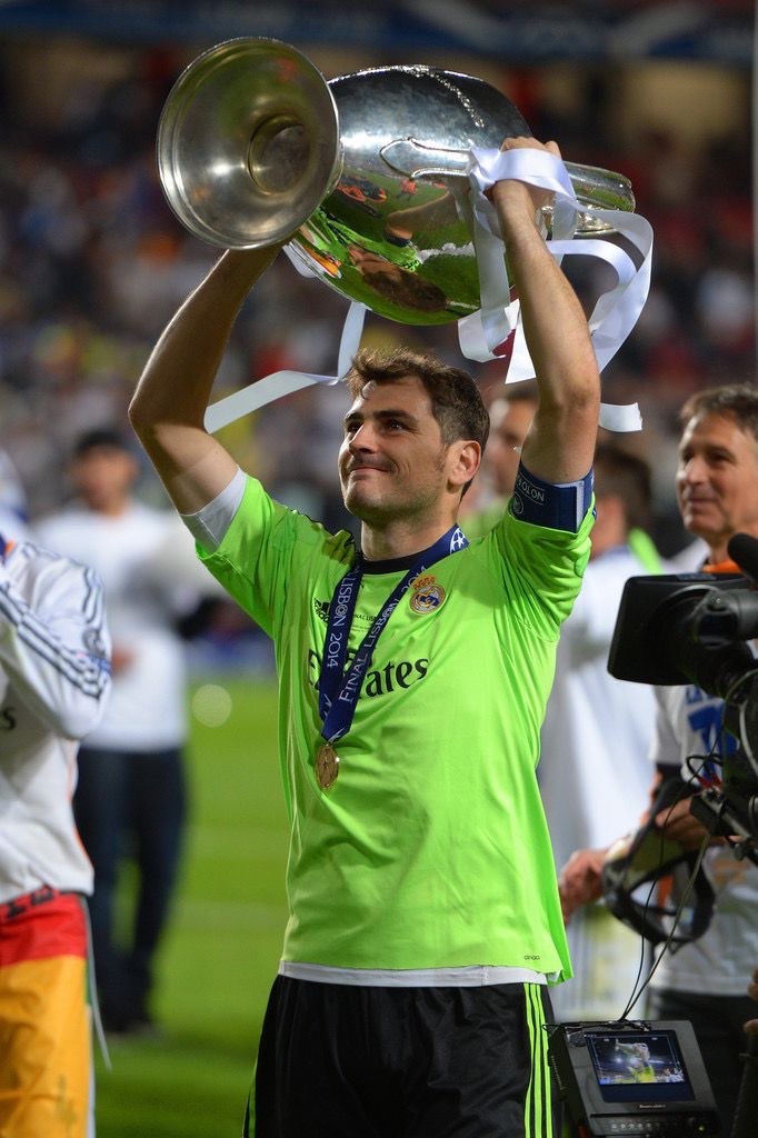 theMadridZone's tweet photo. Happy 44th birthday to one of the greatest goalkeepers of all time @IkerCasillas 🎈 https://t.co/qxNaOKZ5b7