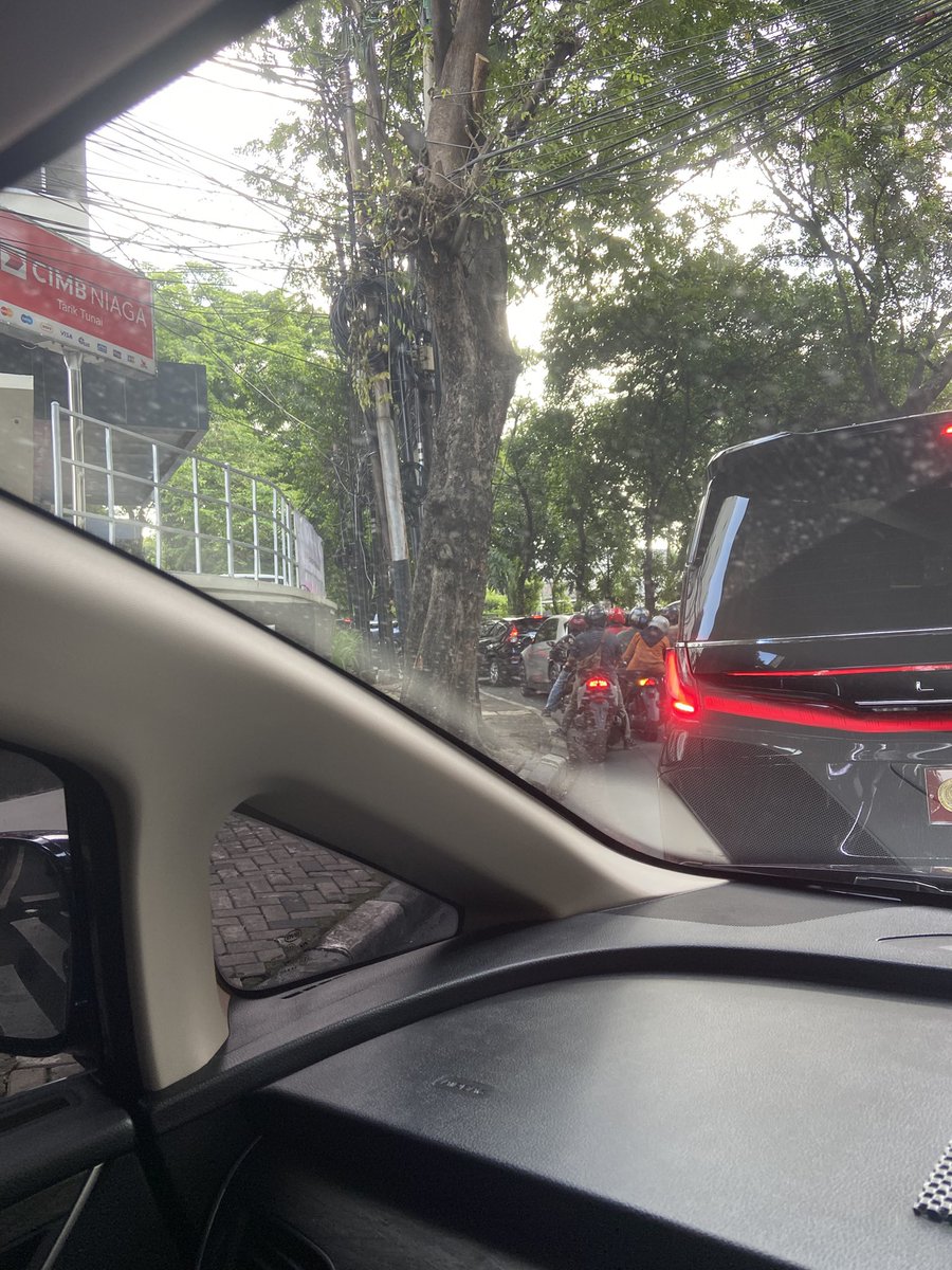 Dear Ibu/Bapak pengelola Mentari Intercultural School Jakarta selatan. Izin bertanya lagi ada event atau apakah? Ini macetnya di antasari sampai mengular panjang banget dan kebetulan saya mau antar anak untuk ke IGD RS sebelum sekolah anda sampai anak saya lemes di mobil