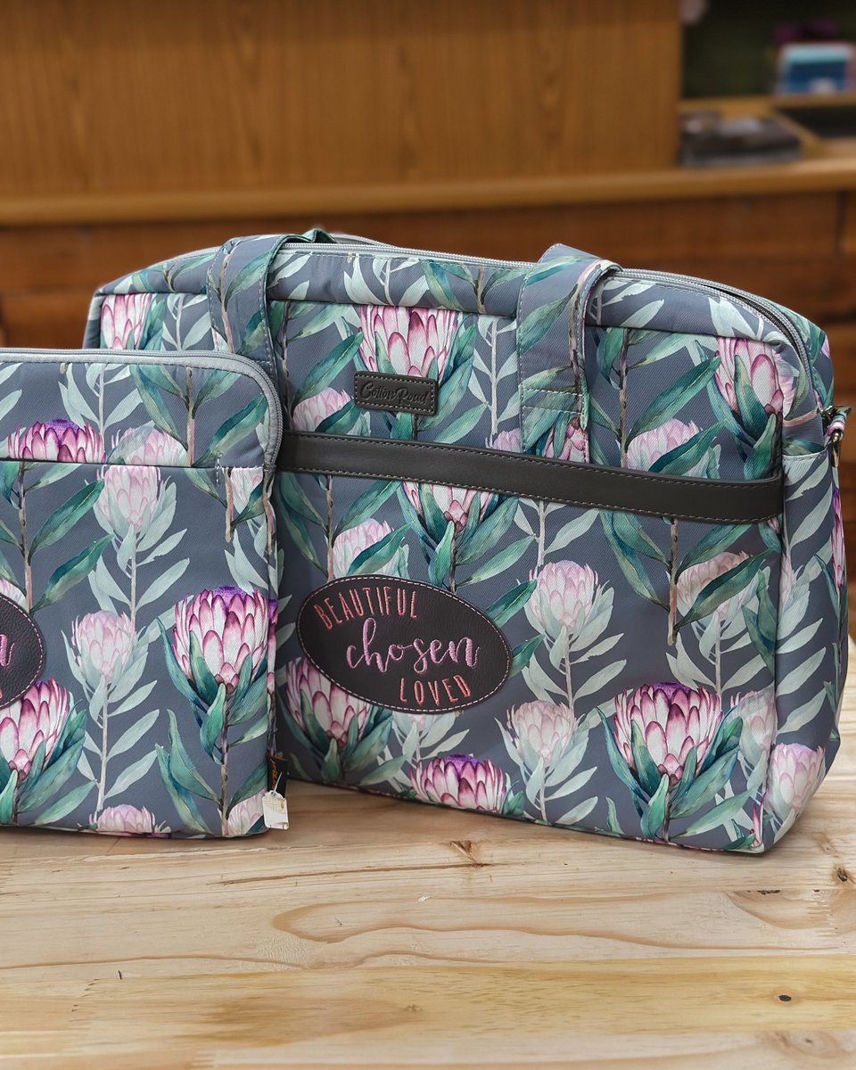 Clayjarsbooks's tweet image. Nuwe laptop sakke beskikbaar 🌻

Vir enige navrae of bestellings: Whatsapp ons op 064 547 1975.

🕒 Maandag – Vrydag: 10:00 – 16:30
🕒 Saterdag: 09:00 – 13:00

📍 Kruik Gemeente, Hoek van Nelson Mandela Drive &amp;amp; PDP Kruger, Secunda

#laptopbags #scripturebased