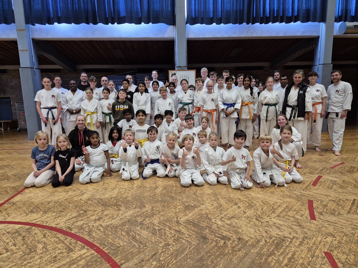 KarateSeeheim's tweet photo. @sportDland Heute ist Trikot-Tag! 👕🥋Wir zeigen Flagge für unser Dojo – mit Stolz, Disziplin und Teamgeist! Ob im Training, in der Freizeit oder unterwegs – unser Karate Dojo Seeheim ist überall dabei! OSS!🥋 #TrikotTag #KarateSeeheim #KarateDojo #Teamgeist #KarateLiebe #TrikotTag2025 https://t.co/JK89sntXzz