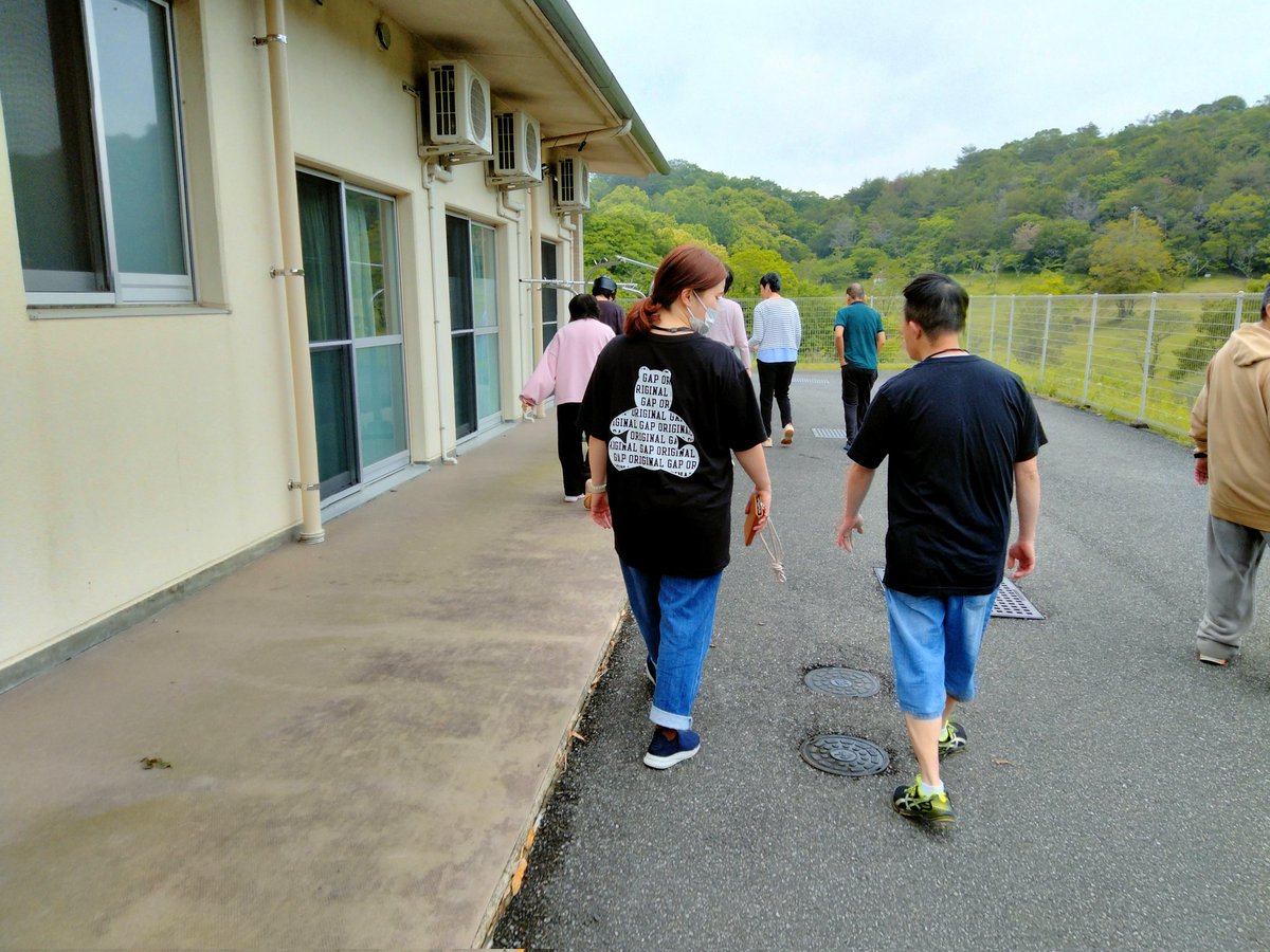 2002Cowboy's tweet photo. おおなろ園では今週てくてく倶楽部という取り組みがスタートしました‼️みんなで散歩を通して運動する機会を増やそうという取り組みですが、第1回目は男女共にたくさんの方が参加して下さり大盛況になりました✨これからも皆で頑張って歩くぞー🔥💨 https://t.co/XOcZXGz2tl