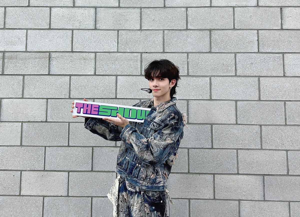 theshow_offcl's tweet photo. 너무 경사스러운 일이 일어났어요
(*˙︶˙*)☆*°

그건 바로 사무엘 컴백😎😎
#ROCKSTAR 가 되어 돌아온 #사무엘 에
더쇼는 이미 풍악을 울리고 있는데
숨기지 않은 비밀‼️

사무엘은 이미 더쇼의 ⭐스타⭐라는 거
٩(๑>∀<๑)۶🩷💚

@ksamuelofficial https://t.co/RGLNA9w9dL
