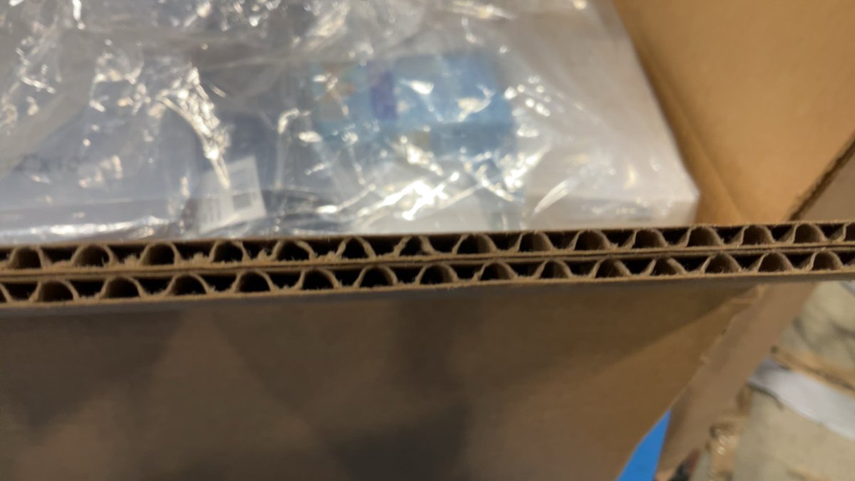 Fishisfast_AR's tweet image. 📦 قيموا هذا التغليف!
49 شحنة تم دمجها في صندوقين فقط

العميل طلب شحن كل المشتريات معا — وهكذا جهزناها:

✅ دمج 49 شحنة في طلب واحد
✅ كيس بلاستيك للحماية من الرطوبة
✅ صندوق مزدوج لتوفير أقصى حماية
✅ تغليف خارجي بالبلاستيك لضمان الأمان

جاهزة للشحن!✈️
كم تعطي هذا التغليف من 10؟